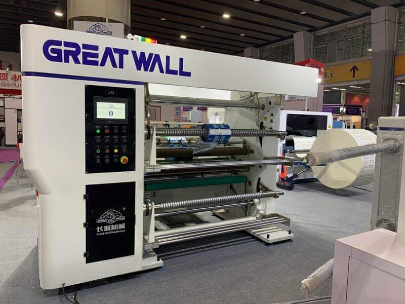 The operation process of the exhibitors at the Great Wall Machinery Exhibition
